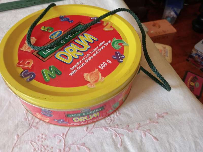 VINTAGE BEACON LICK AND LEARN TIN