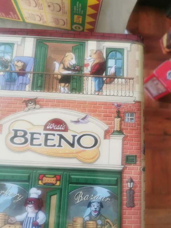 COLLECTABLE BEENO HOUSE TIN HOUSE OF CHRUNCHIE