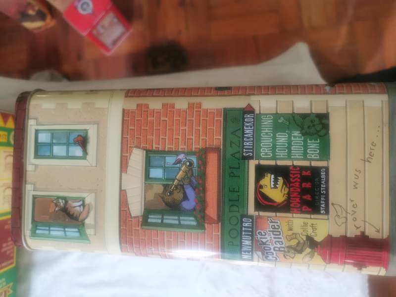 COLLECTABLE BEENO HOUSE TIN HOUSE OF CHRUNCHIE