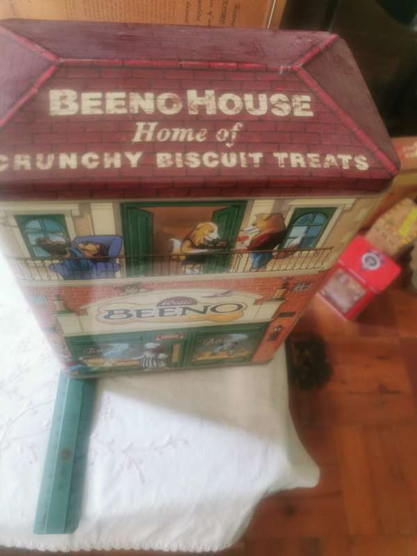 COLLECTABLE BEENO HOUSE TIN HOUSE OF CHRUNCHIE