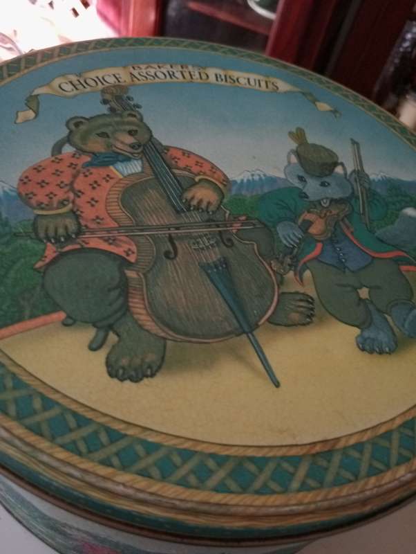 BIG VINTAGE BEAR CHOICE ASSORTED TIN