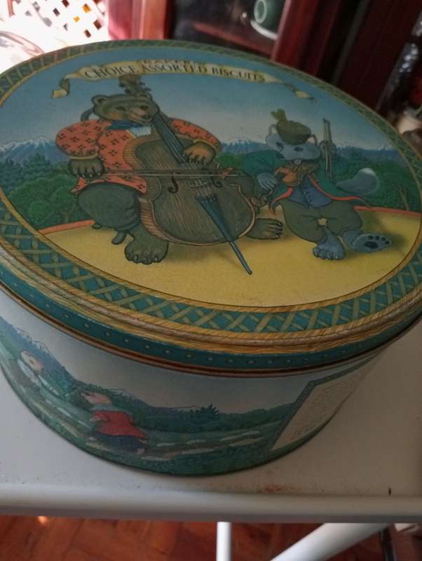 BIG VINTAGE BEAR CHOICE ASSORTED TIN