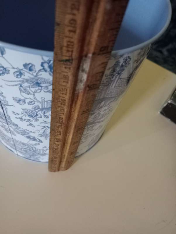 VINTAGE BLUE COLLECTABLE COOKIE TIN