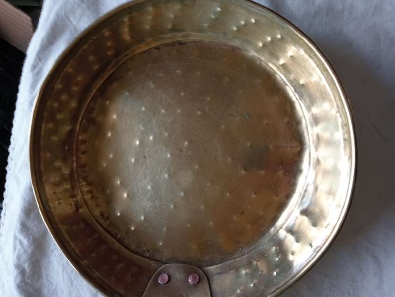 VINTAGE BRASS WALL HANGING PAN