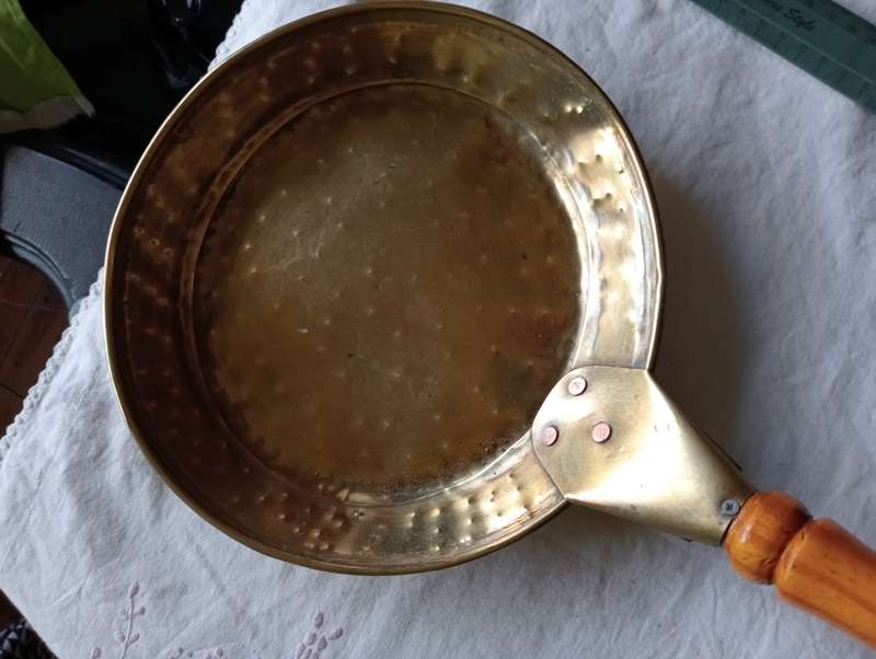 VINTAGE BRASS WALL HANGING PAN