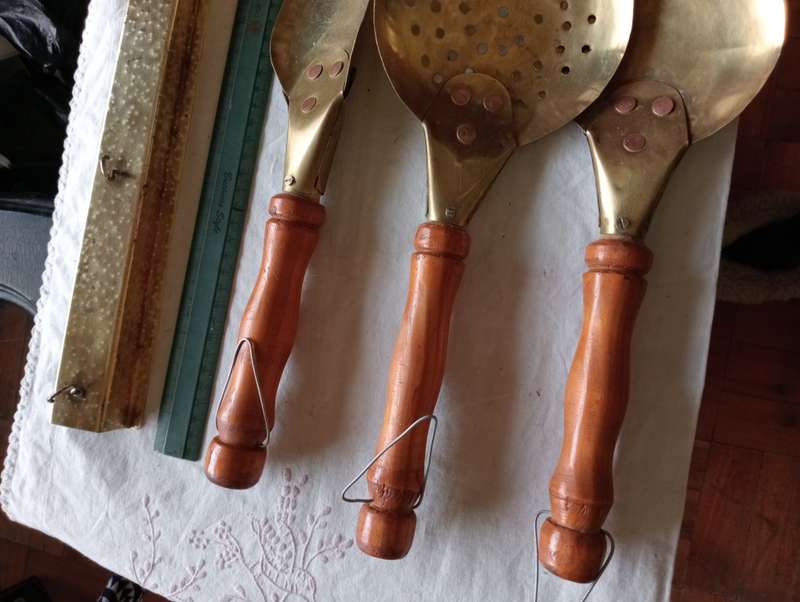 VINTAGE BRASS WALLHANGING UTENSILS