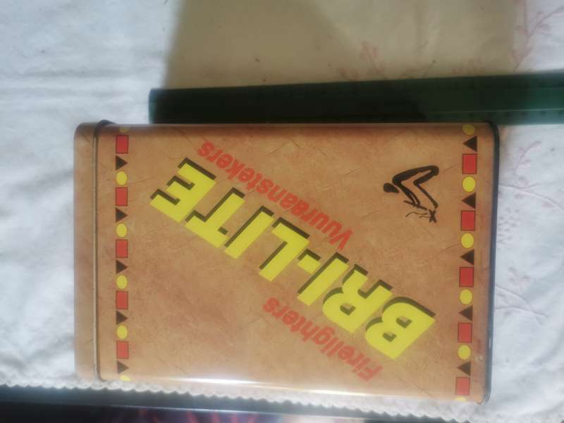 COLLECTABLE BRI LITE FIRELIGHTERS TIN