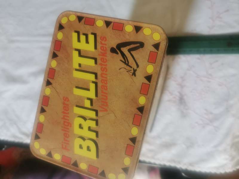 COLLECTABLE BRI LITE FIRELIGHTERS TIN
