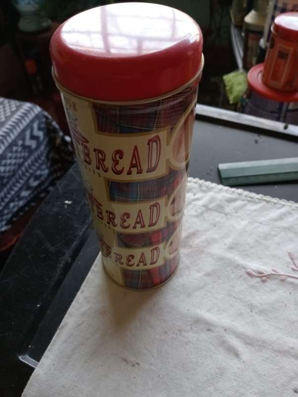 VINTAGE BUTTER BISCUITS TIN