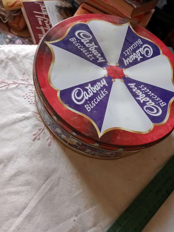 VINTAGE CADBURY BISCUIT TIN