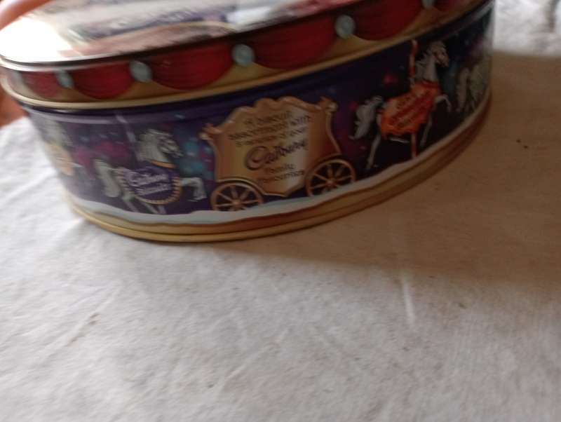 VINTAGE CADBURY BISCUIT TIN