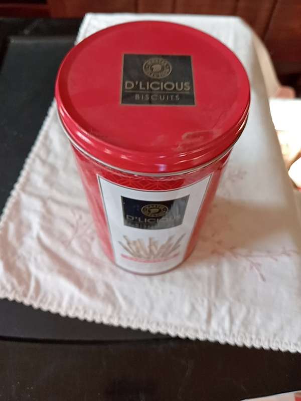CAPPUCHINO WAFER STICKS TIN