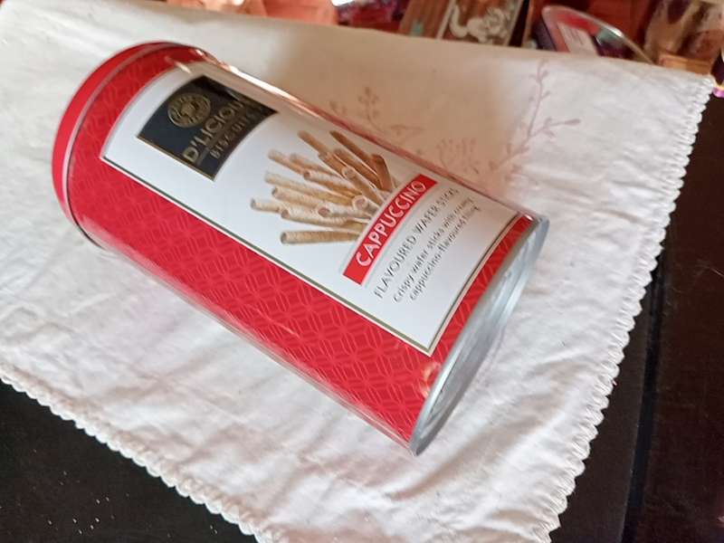 CAPPUCHINO WAFER STICKS TIN