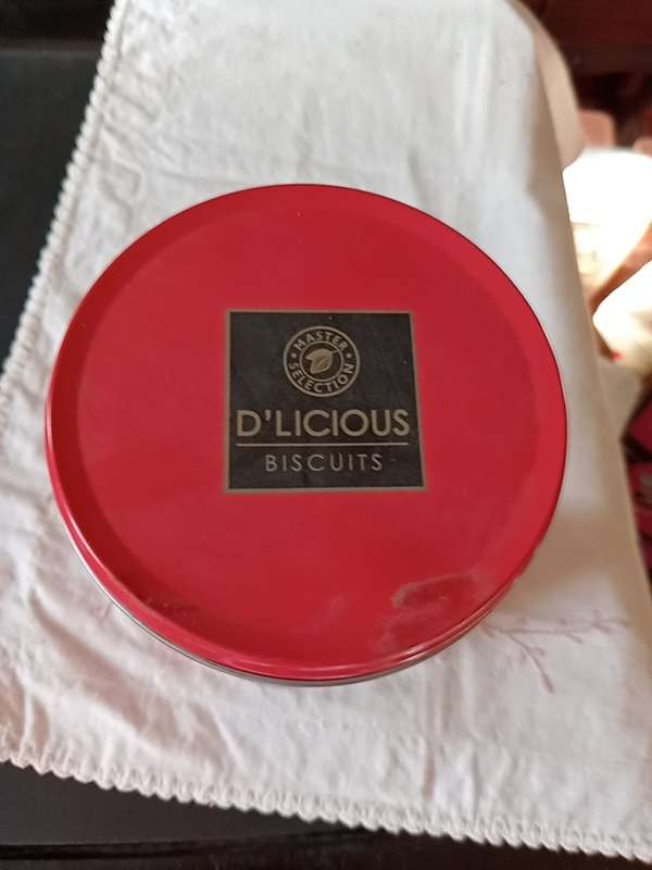 CAPPUCHINO WAFER STICKS TIN
