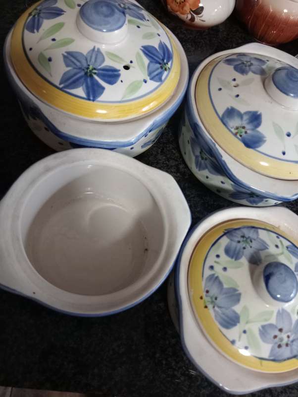 VINTAGE CASEROLE SET