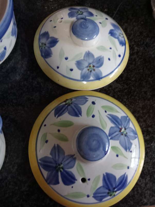 VINTAGE CASEROLE SET