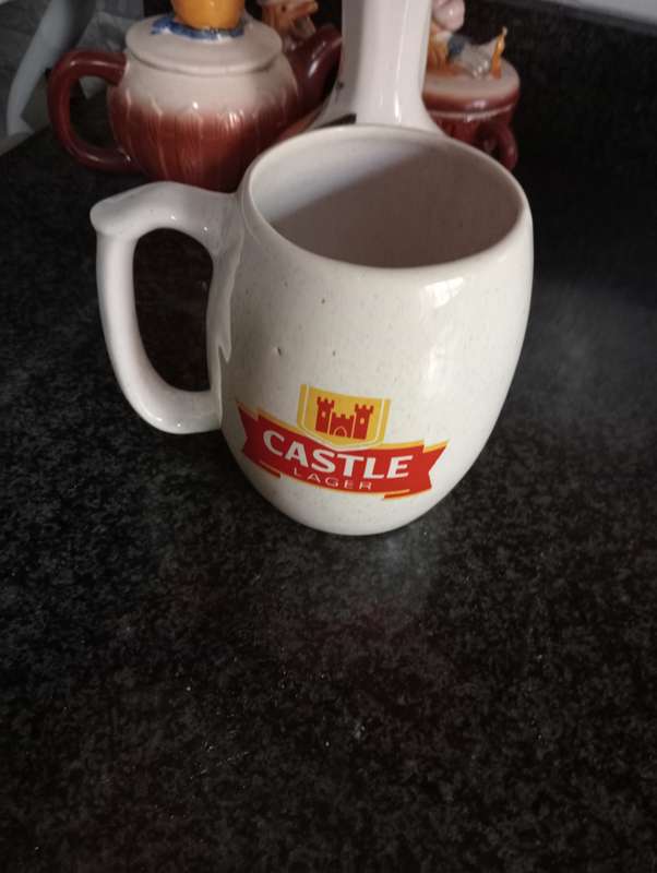 VINTAGE CASTLE BER MUG