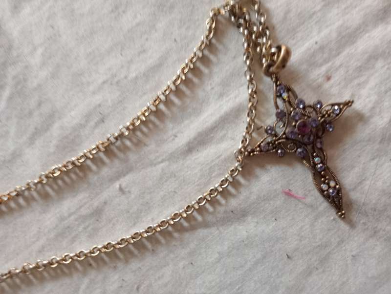 VINTAGE COSTUME JEWELRY CHAIN WITH CROSS WITH PURPLE STONES