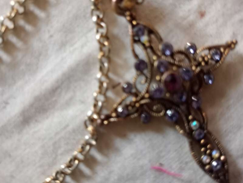 VINTAGE COSTUME JEWELRY CHAIN WITH CROSS WITH PURPLE STONES