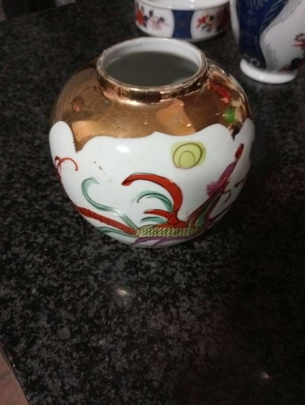 ANTIQUE CHINESE FAMILY ROSE VASE