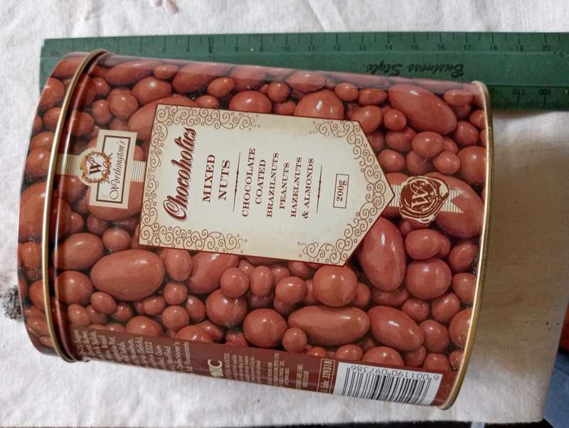 VINTAGE CHOCOHOLICS TIN
