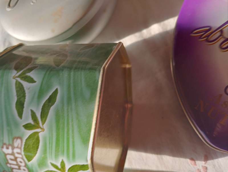 VINTAGEBON BON TINS