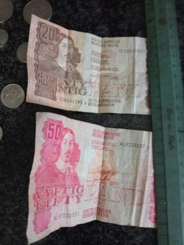 MIXED LOT COINS AND NOTES