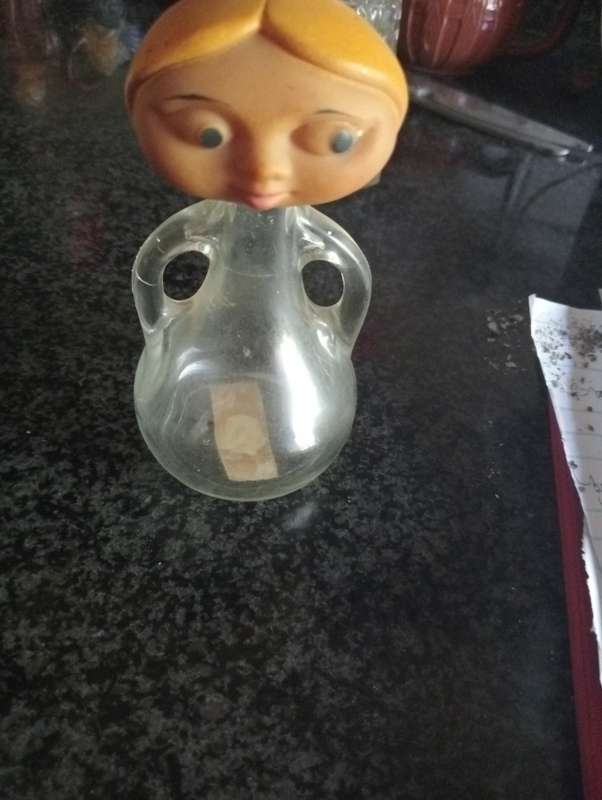 VINTAGE COLLECTABLE PERFUME BOTTLE