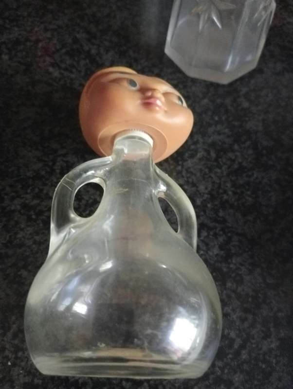 VINTAGE COLLECTABLE PERFUME BOTTLE