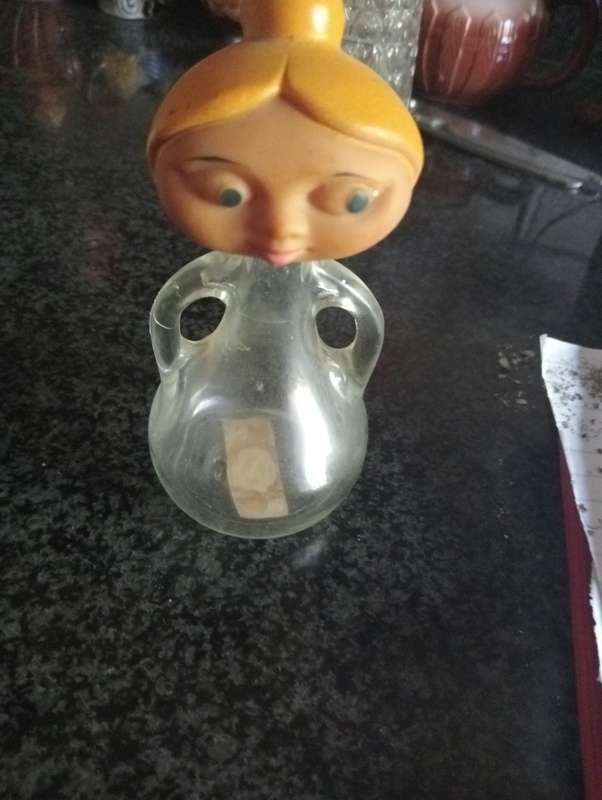 VINTAGE COLLECTABLE PERFUME BOTTLE