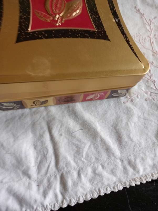 VINTAGE COLLECTABLE TIN