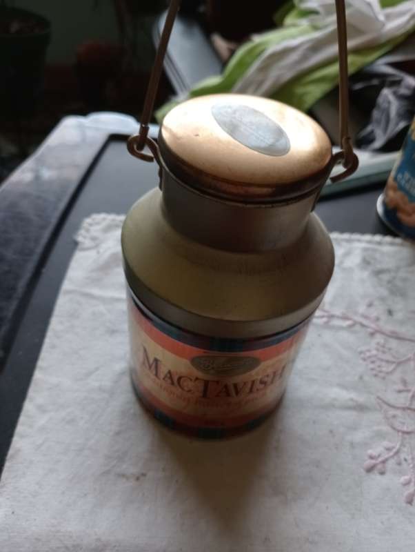 COLLECTABLE MAC TAVISH TIN