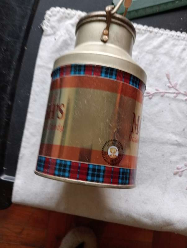 COLLECTABLE MAC TAVISH TIN