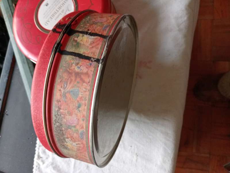 VINTAGE COLLECTABLE TIN
