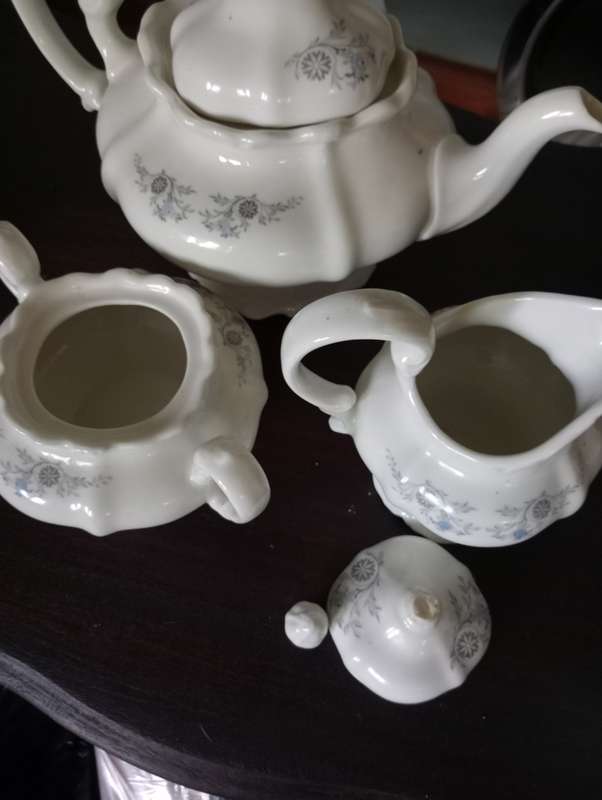 VINTAGE CONSTANTIA  FINE PORCELAIN MILK JUG SUGAR POT AND TEAPOT