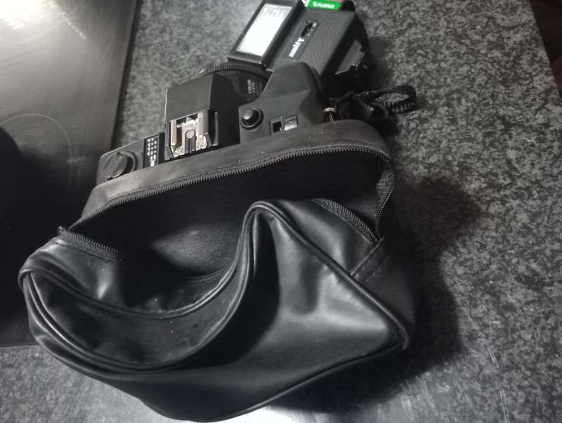 CONTA 2000N CAMERA WITH FLASH  IN BAG