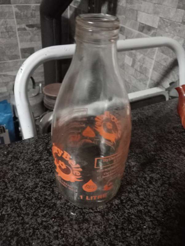 VINTAGE 1 LITER DAIRYBELL MILK BOTTLE