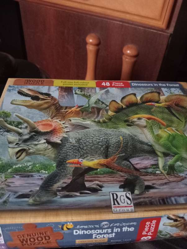PUZZLE DINASAURS IN THE FOREST