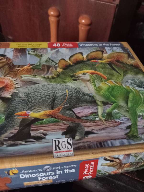 PUZZLE DINASAURS IN THE FOREST