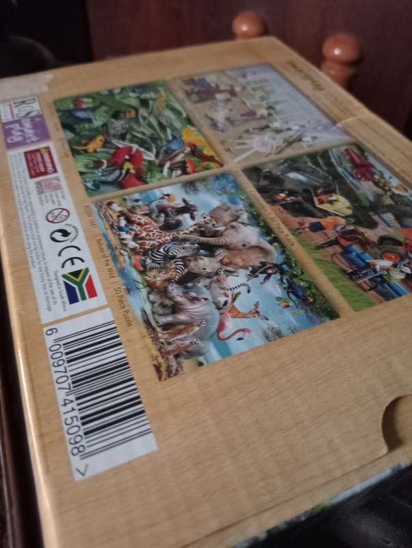 PUZZLE DINASAURS IN THE FOREST