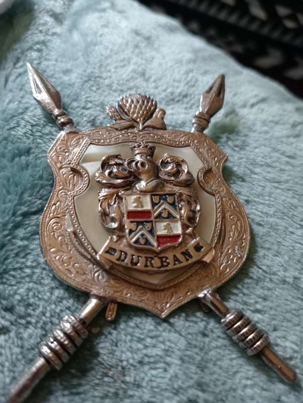 VINTAGE DURBAN COLLECTABLE BADGE