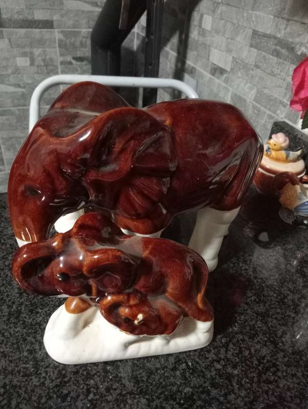 VINTAGE PORCELAIN ELEPHANT FAMILY