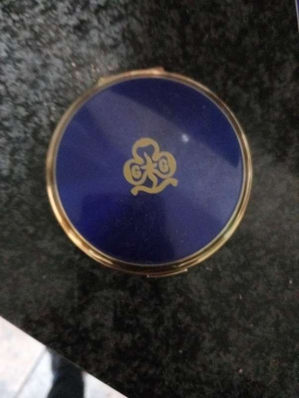 VINTAGE ENAMEL GIRL GUIDE COMPACTUM