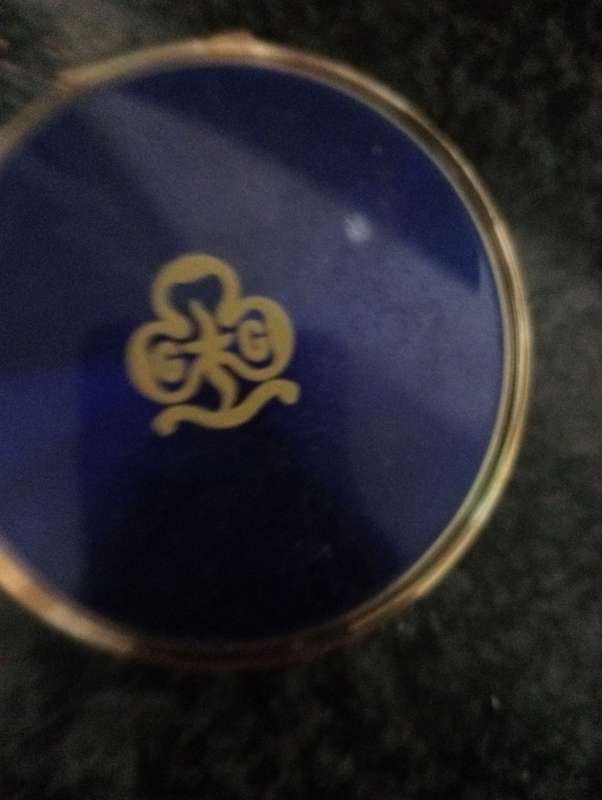 VINTAGE ENAMEL GIRL GUIDE COMPACTUM