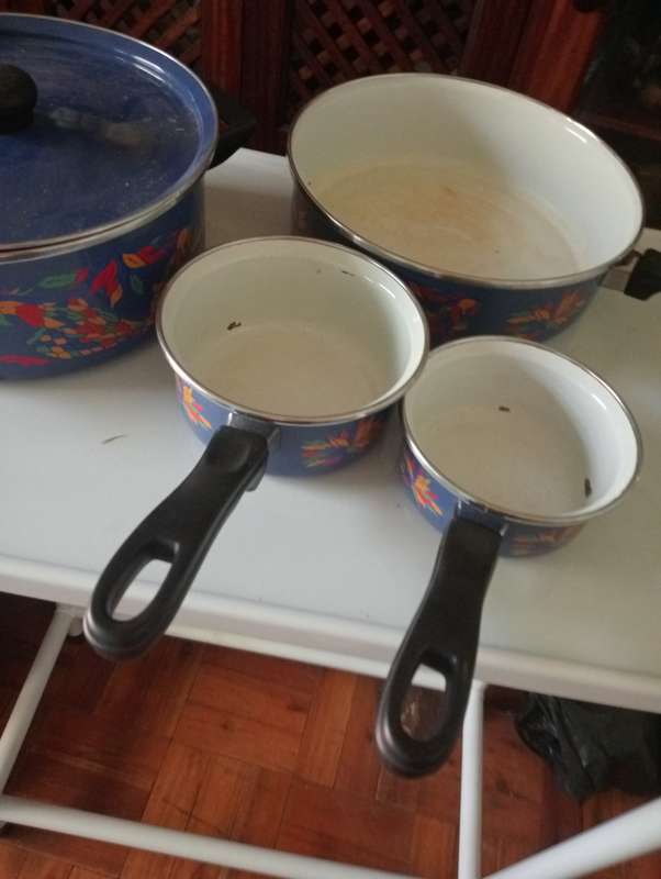 VINTAGE ENAMEL POT SET