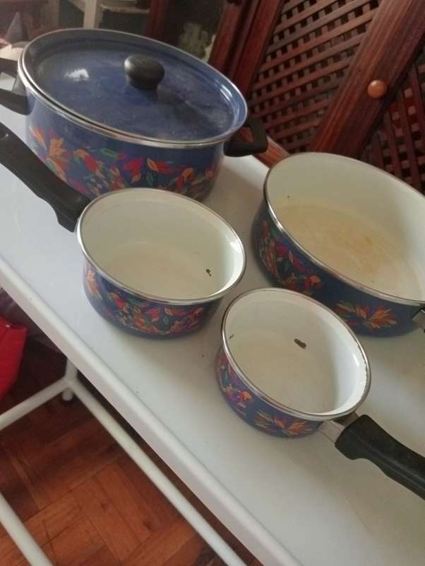 VINTAGE ENAMEL POT SET