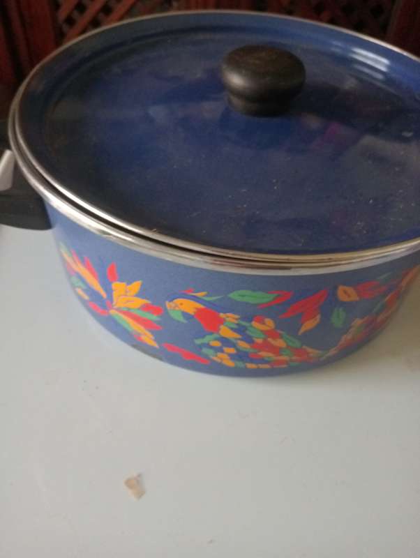 VINTAGE ENAMEL POT SET