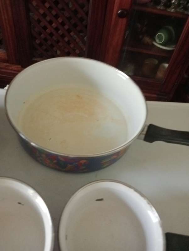 VINTAGE ENAMEL POT SET