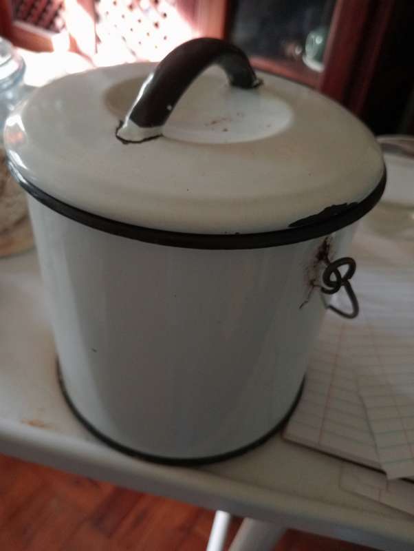 VINTAGE ENAMEL POT WITH LID AND HANDLE