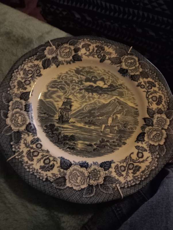 COLLECTORS ENGLISH PORCELAIN ENOCH WEDGEWOOD SCOTTISH LOCHS PLATE WITH WALL HANGER